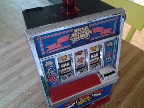 retro one arm bandit slot machine